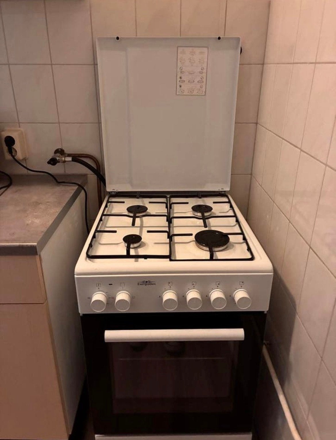 Gasfornuis met oven, Witgoed en Apparatuur, Fornuizen, Ophalen, 4 kookzones, Zo goed als nieuw, Gas