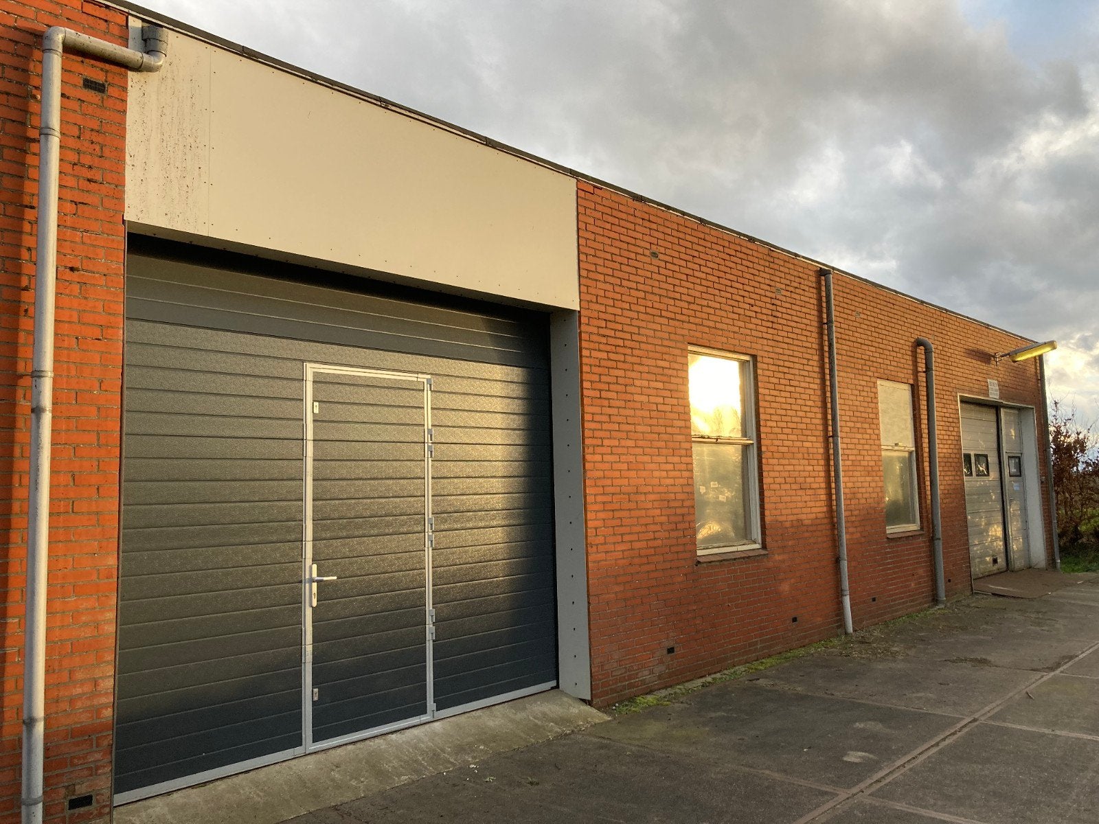 Geïsoleerde overheaddeur ca. 3 x 2.5m met loopdeur, Ophalen, Gebruikt, Garagedeur, Metaal