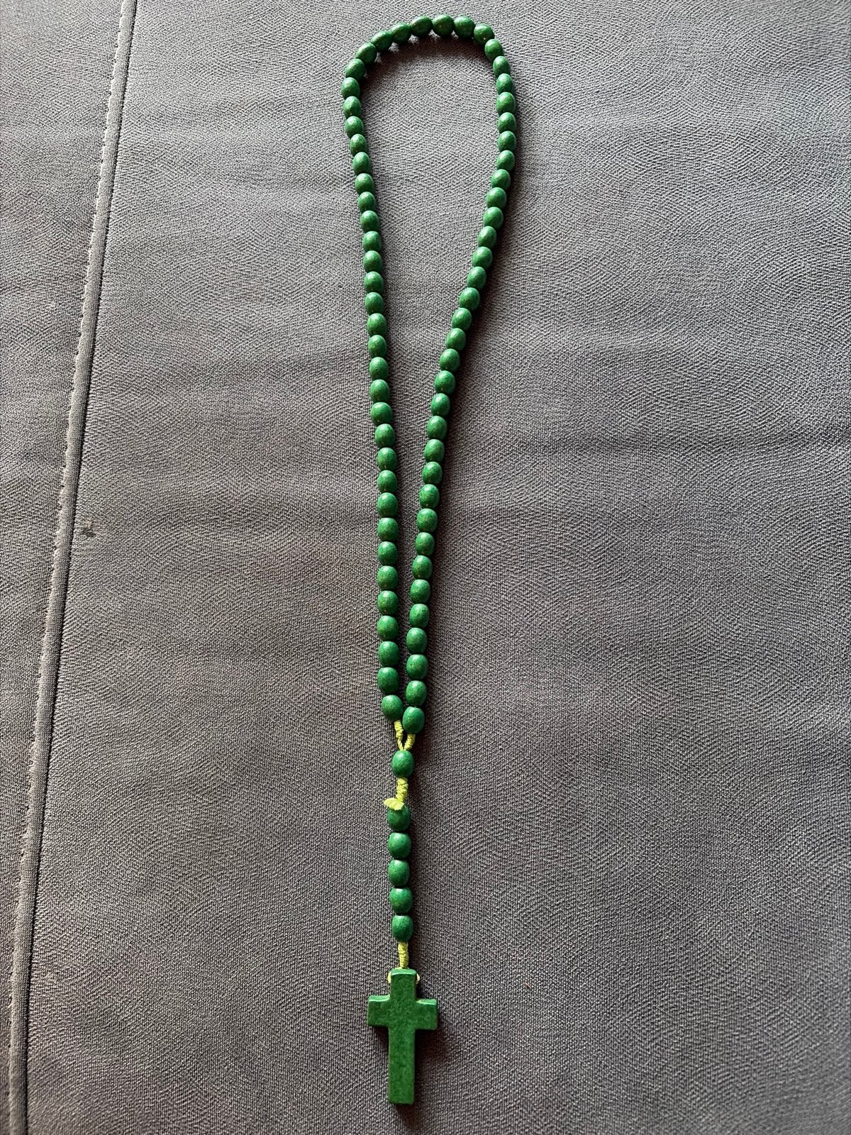 Groene houten rozenkrans met kruisje, Ophalen of Verzenden