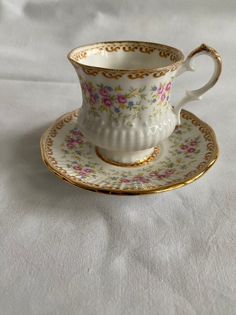 Vintage Prachtige dames kop en schotel Elizabethan Fine Bone, Gebruikt, Ophalen of Verzenden, Overige stijlen, Kop(pen) en/of Schotel(s)