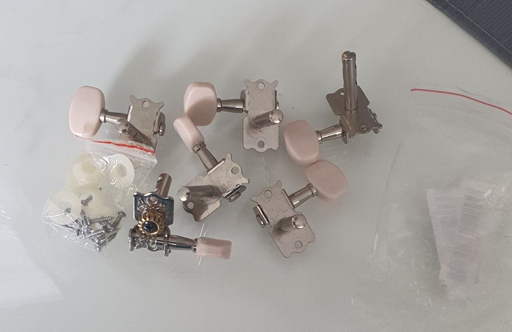 Set van 6 stemmechanieken voor akoestische gitaar (3L / 3R), Ophalen of Verzenden, Nieuw, Klassieke of Spaanse gitaar