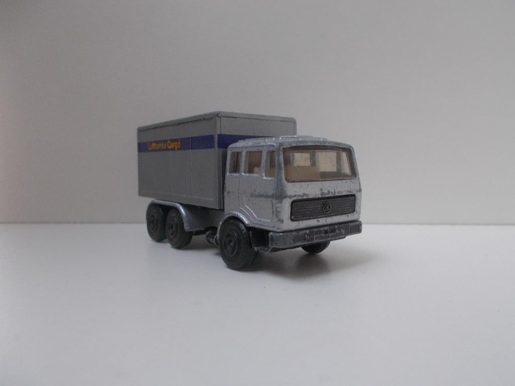 5605 Mercedes-Benz 'Lufthansa Cargo' Efsi 1:87, Ophalen of Verzenden, Gebruikt, Bus of Vrachtwagen, Efsi