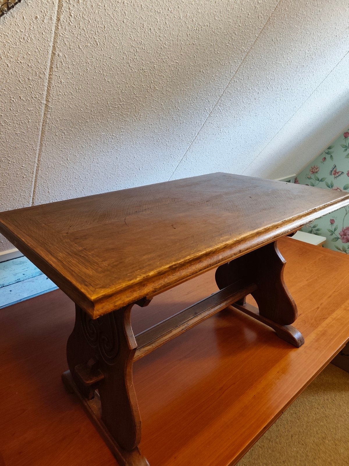 Antieke eikenhouten salontafel met houtsnijwerk, Ophalen of Verzenden