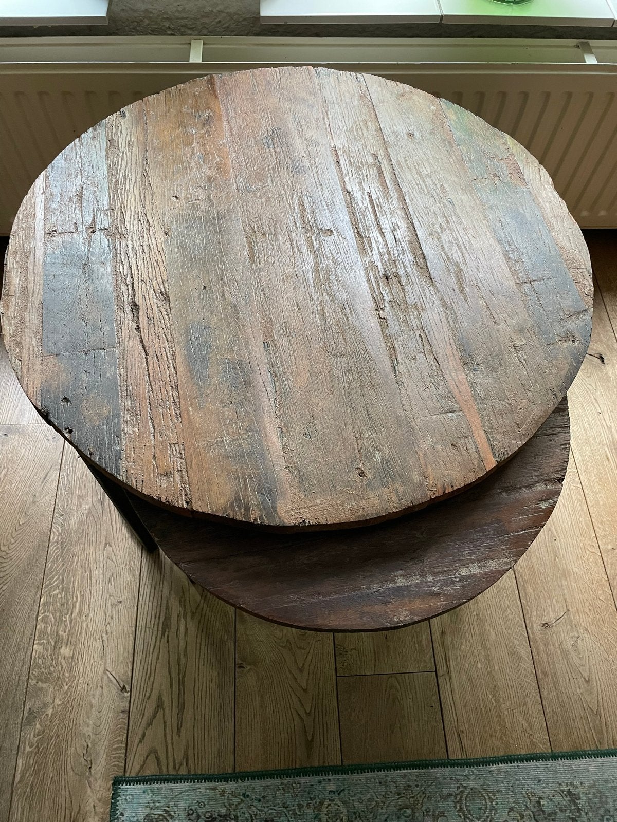 Set van 2 ronde salontafels van gerecycled hout en metaal