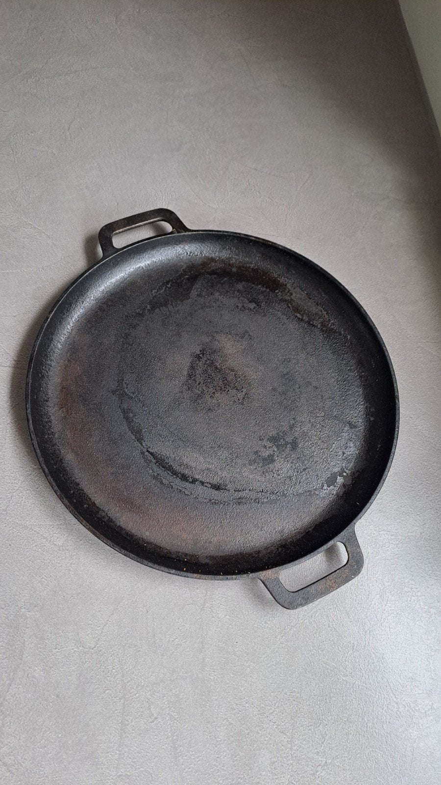 Gietijzeren pan 30 cm doorsnede. Weinig gebruikt., Ophalen, Zo goed als nieuw