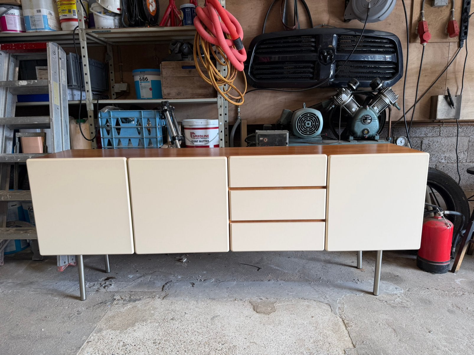 Scandinavische stijl dressoir tv meubel, Ophalen of Verzenden, Zo goed als nieuw, 25 tot 50 cm