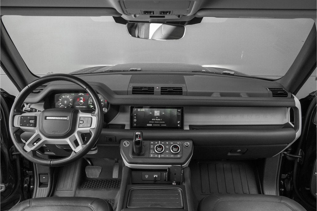 Land Rover Defender 110 2.0 P400e 110 X-Dynamic HSE Pano Tre, Auto's, Land Rover, Gebruikt, 4 cilinders, 3000 kg, Zwart