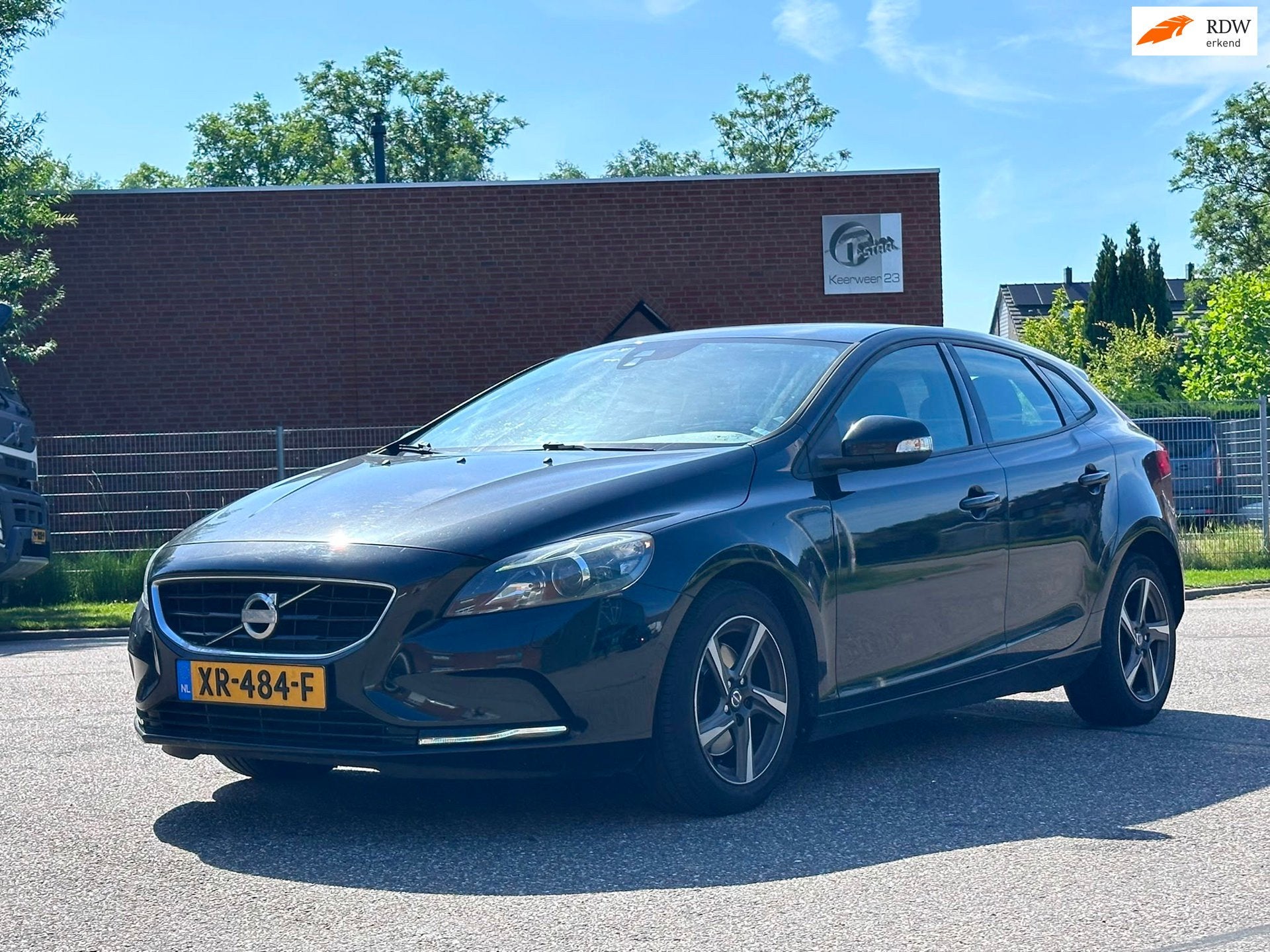 Volvo V40 1.6 T2 Kinetic Camera*Cruise*Airco*Trekhaak*LM vel, Auto's, Volvo, Voorwielaandrijving, Gebruikt, 4 cilinders, Zwart