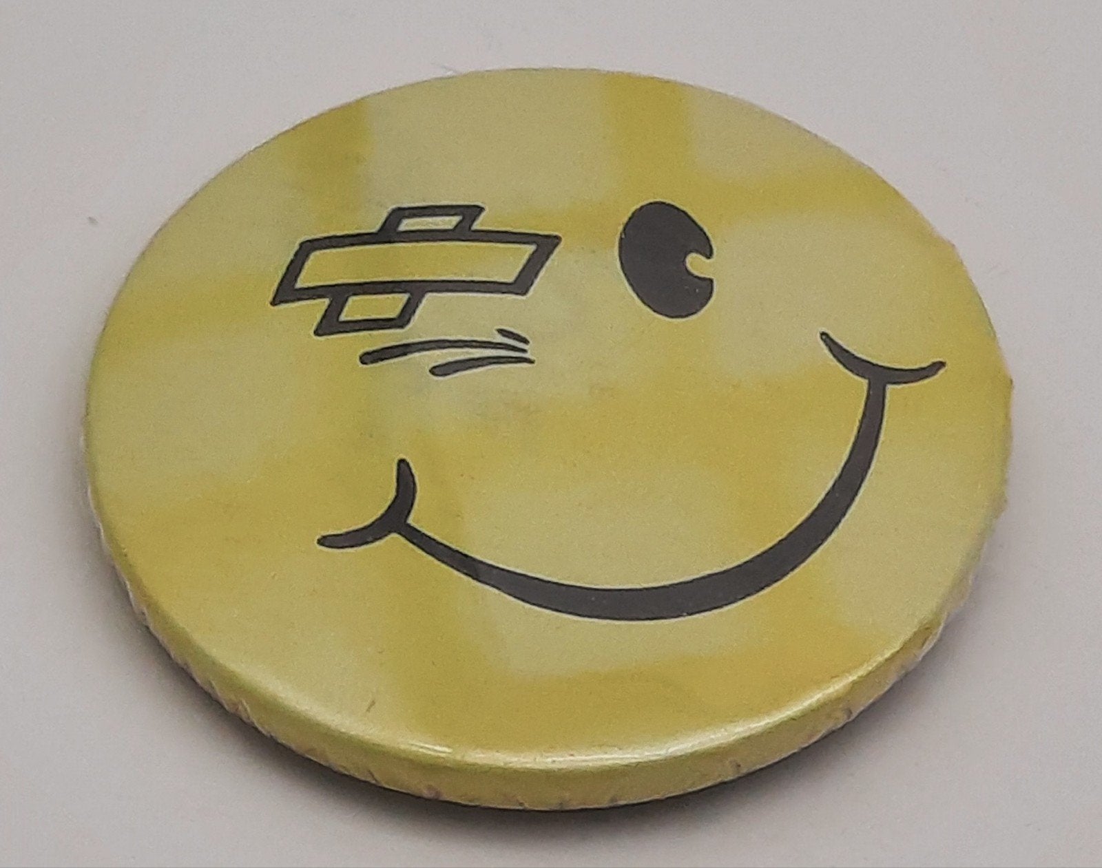 Vintage Button Gele Smiley, Verzamelen, Ophalen of Verzenden, Gebruikt, Overige onderwerpen, Button