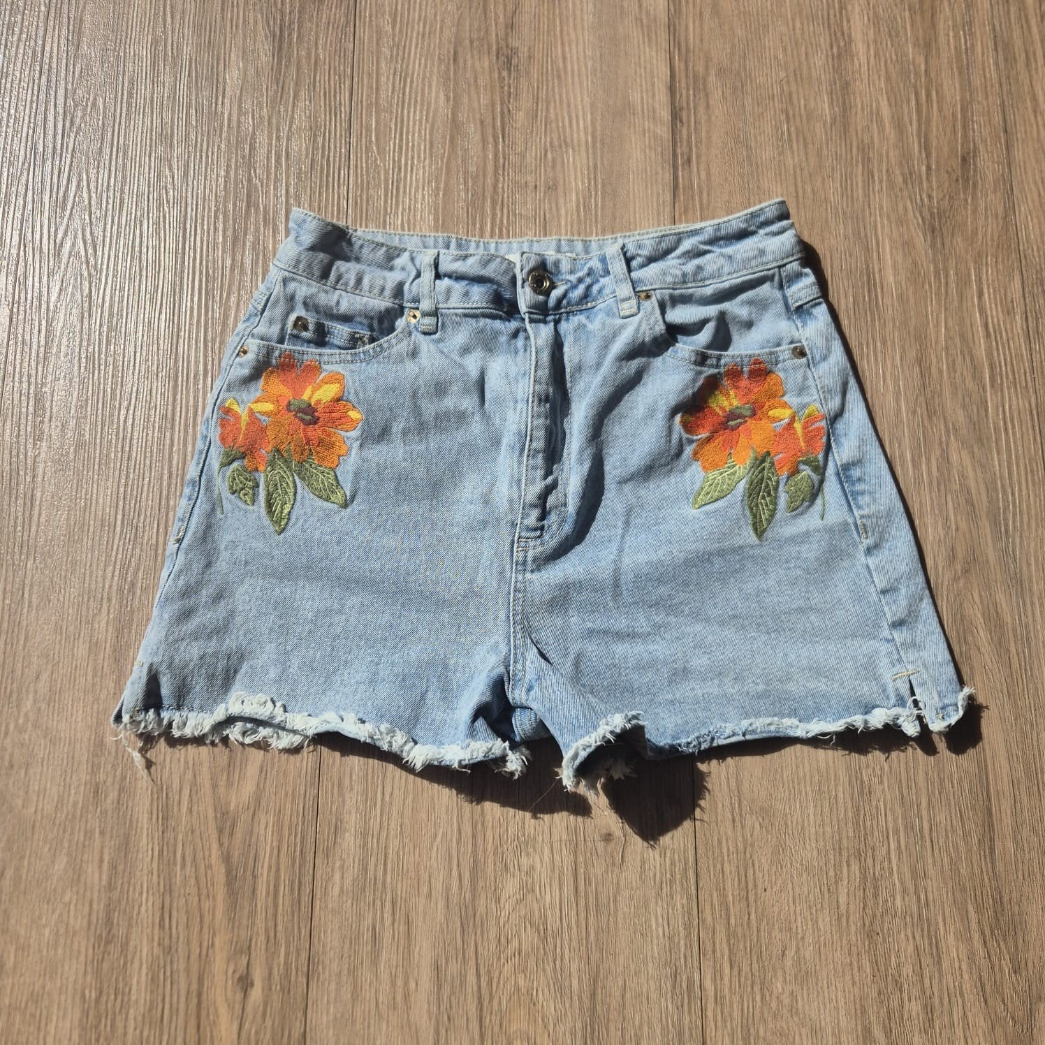 Korte spijkerbroek met oranje bloemen, OXXO, Ophalen of Verzenden, Zo goed als nieuw, Blauw