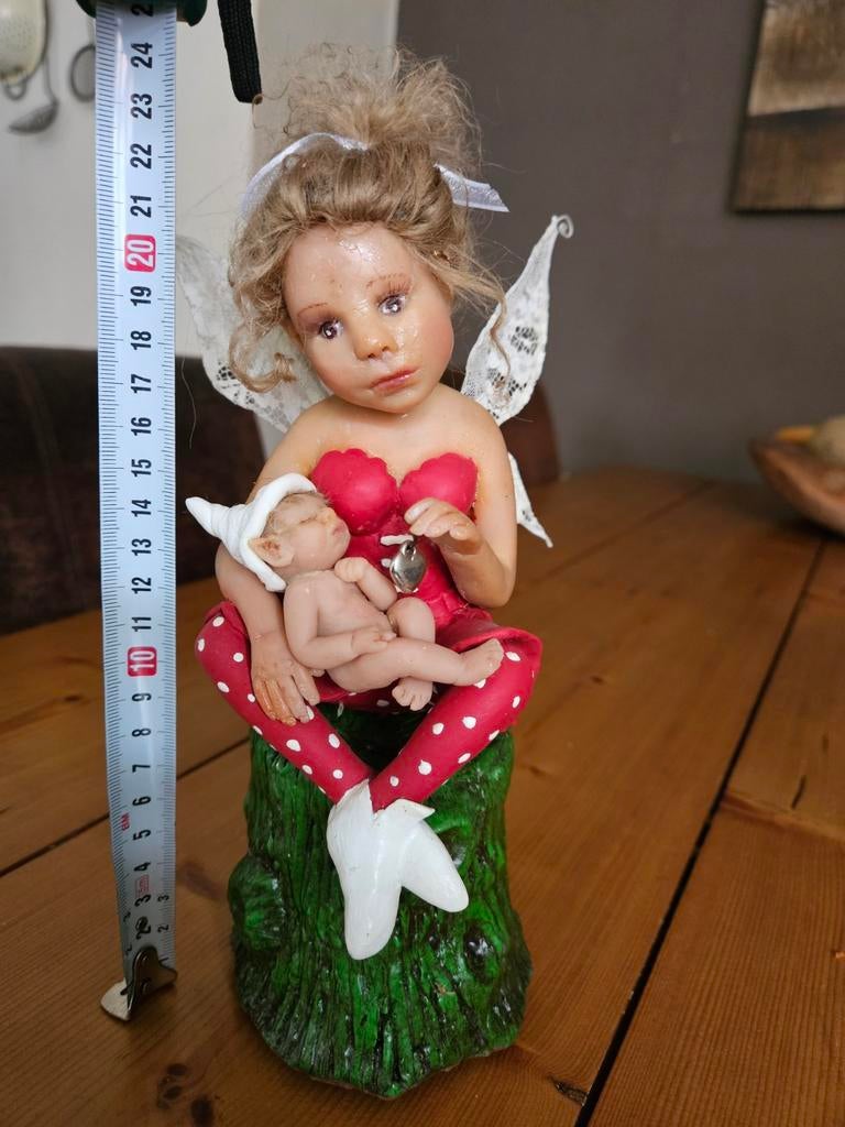 Klei figuur met de hand gemaakt, Ophalen