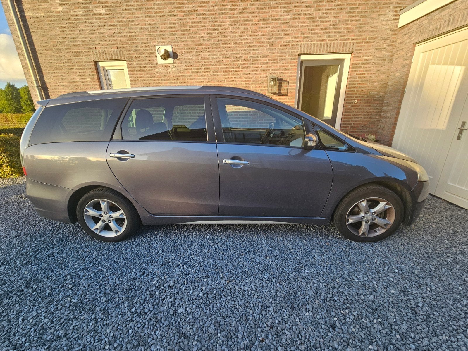 Mitsubishi Grandis 2.4 Mivec 7 AUT 2010 Grijs, Auto's, 7 stoelen, 570 kg, Particulier, 93 €/maand