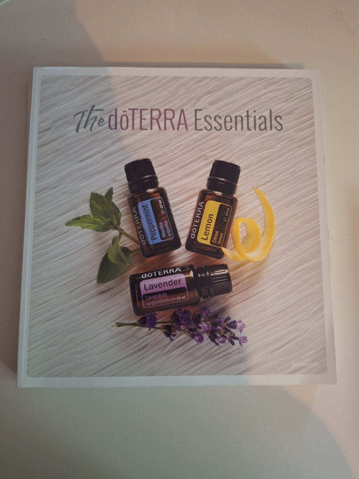 2x DoTERRA Essentials Catalogus - Essentiële Oliën Gids, Ophalen of Verzenden
