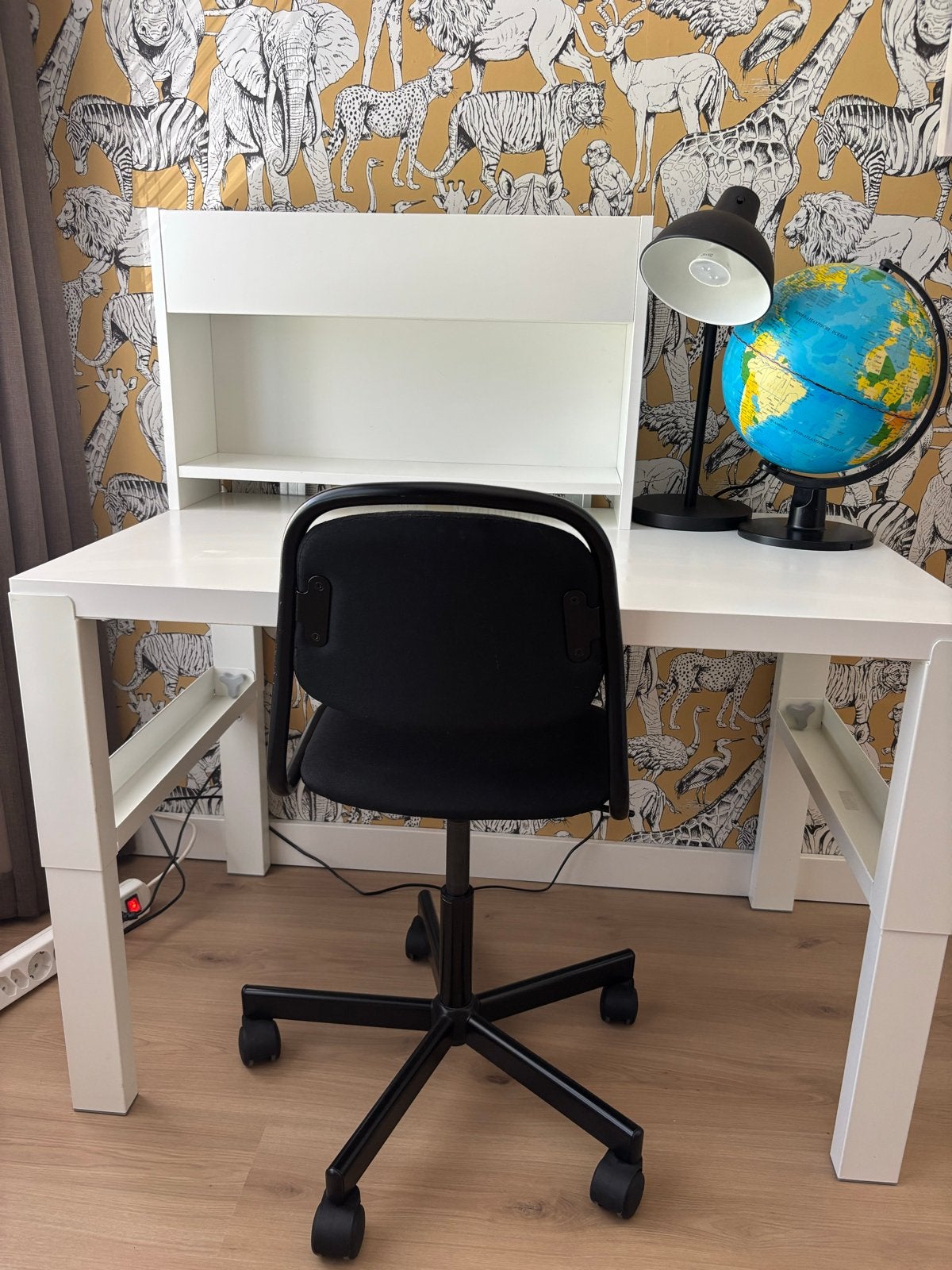 Wegens verhuizing te koop! Kinderbureau en bureaustoel set, Ophalen, 96 cm, Hout, Kinderbureau