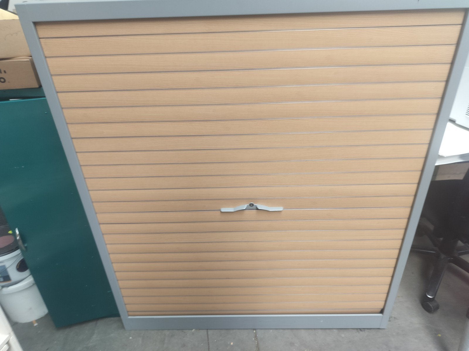 Metalen archiefkast met roldeur, Ophalen