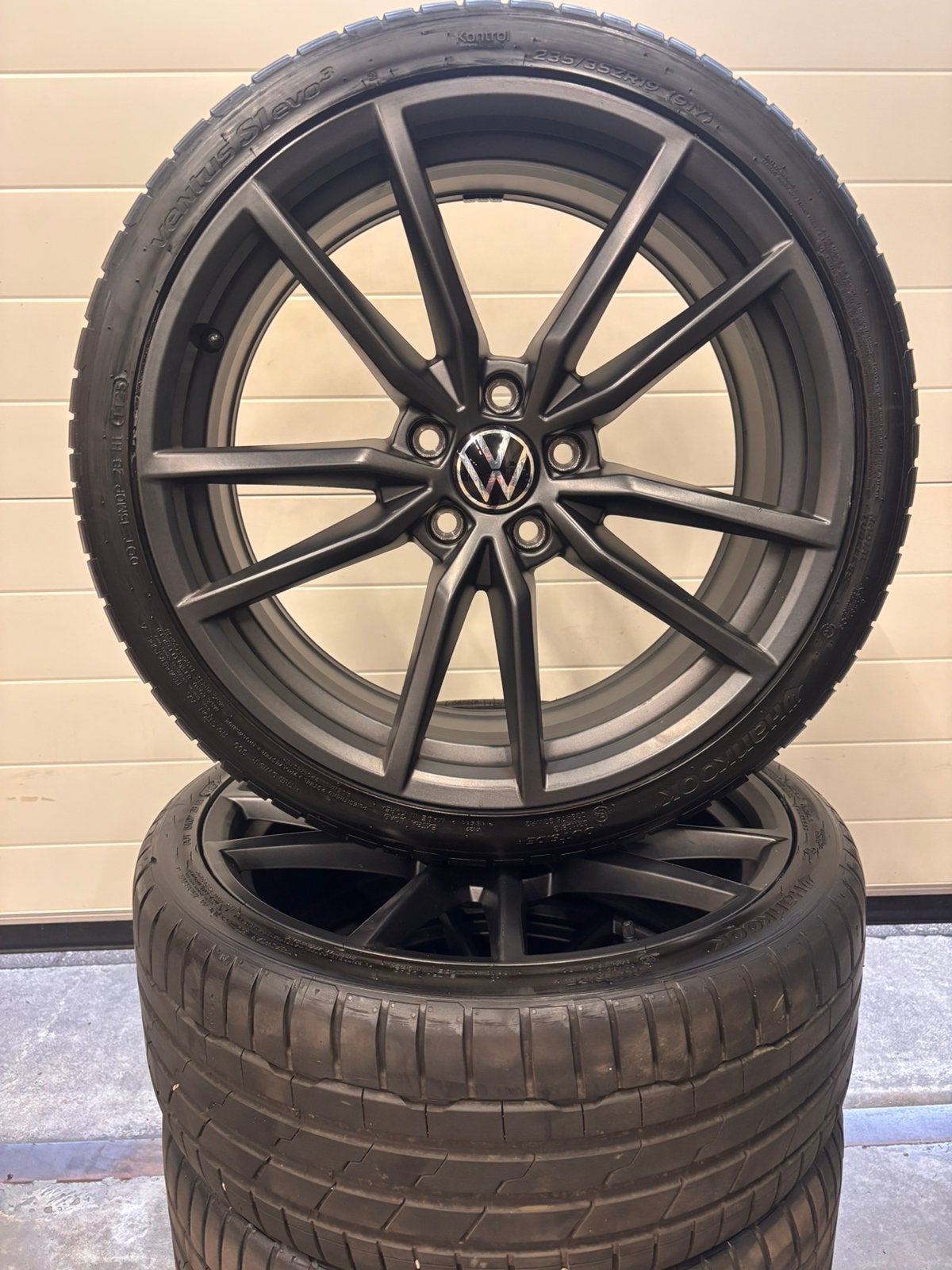 VW pretoria originele velgen 19 inch met 4x A-merk zomerband, Gebruikt, Banden en Velgen, 235 mm, Personenwagen