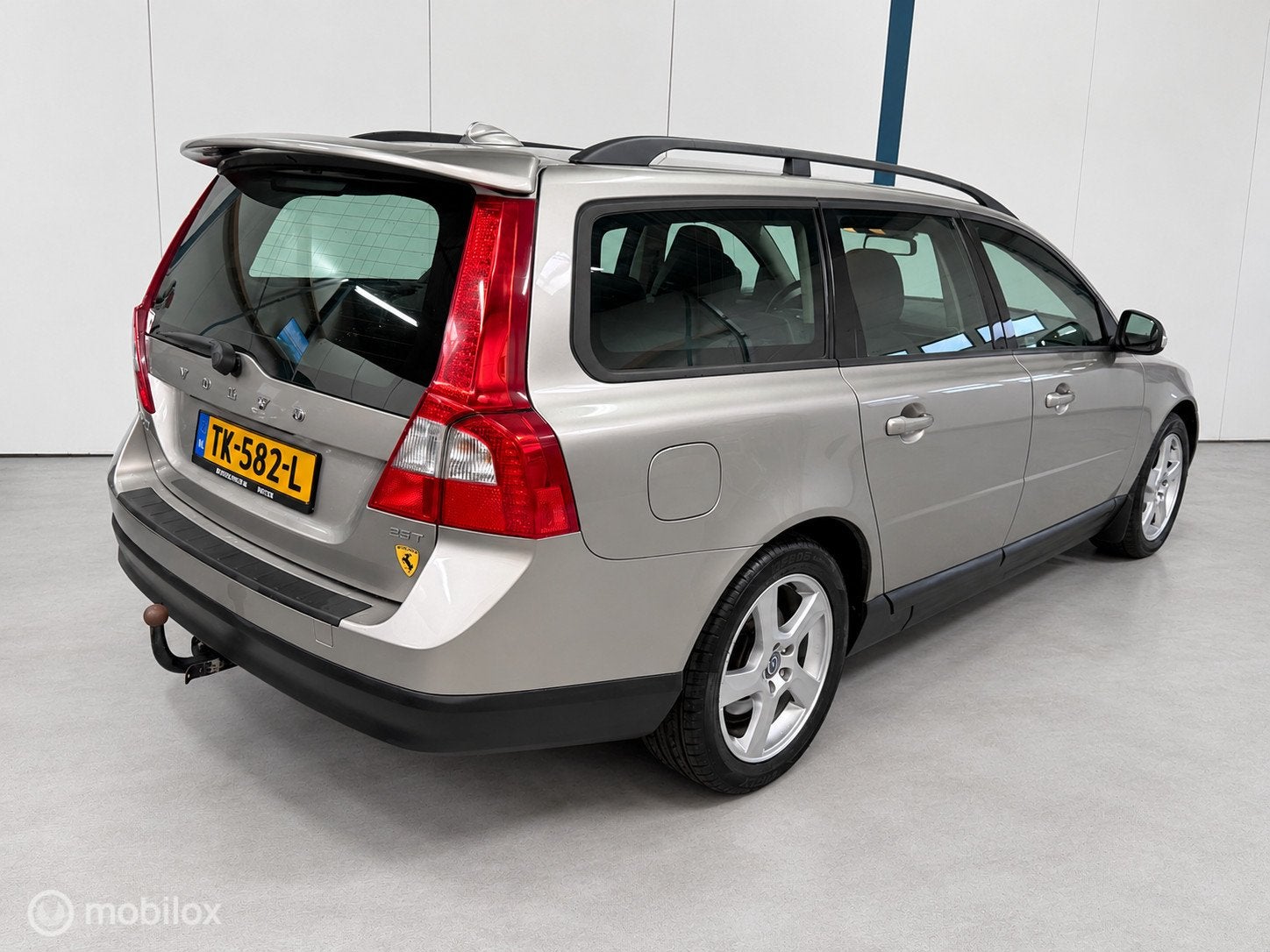 Volvo V70 2.5T AUTOMAAT / YOUNGTIMER, Auto's, Bruin, 2521 cc, 93 €/maand, Euro 4