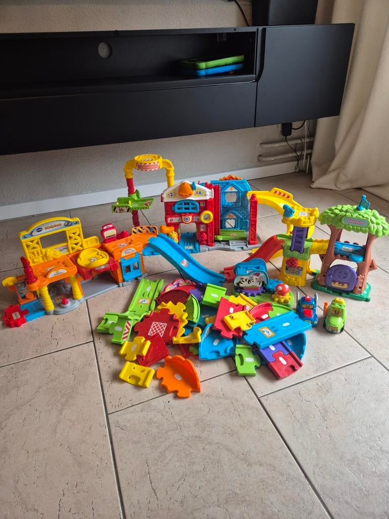 Vtech toet toet en zoef zoef inclusief 2 autos, Ophalen, Gebruikt, 2 tot 4 jaar