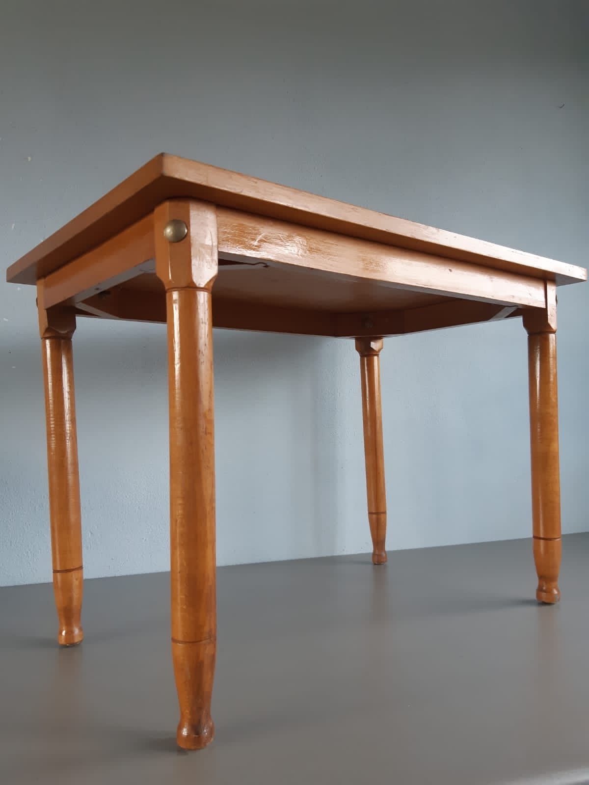 Retro Vintage houten bijzettafel - Klein en veelzijdig, Ophalen, Huis en Inrichting
