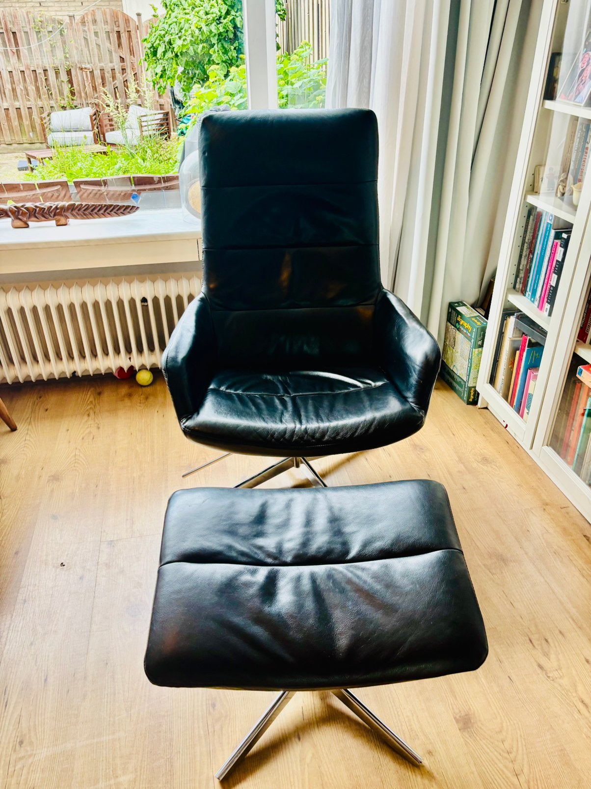 Cor Cordia lederen fauteuils in zwart met voetenbank van Cor, Huis en Inrichting, Fauteuils, Ophalen, Gebruikt, 50 tot 75 cm, Leer