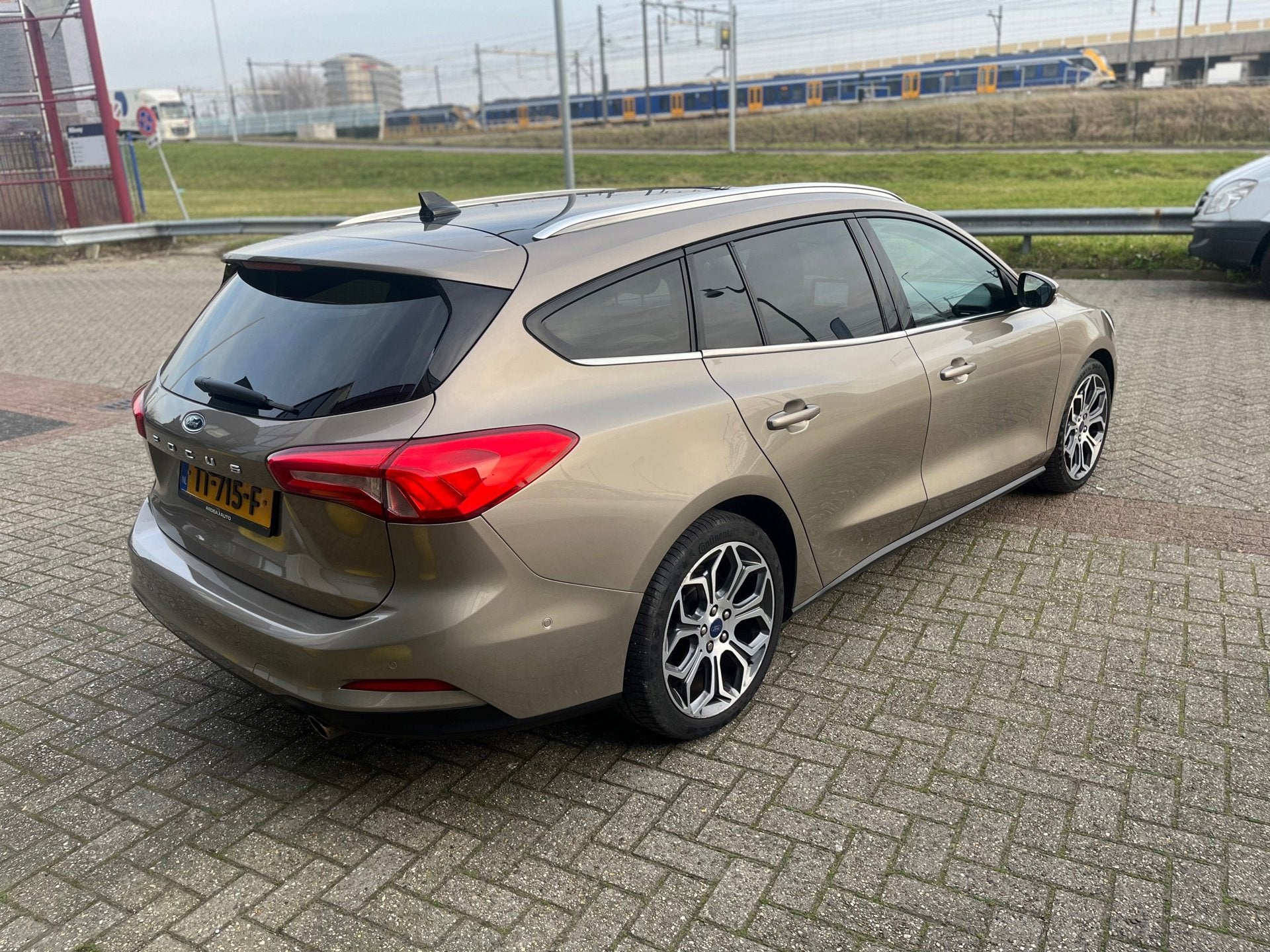 Ford Focus Wagon 1.0 EcoBoost Titanium Business, VOL OPTIE, 125 pk, Gebruikt, Euro 6, 715 kg