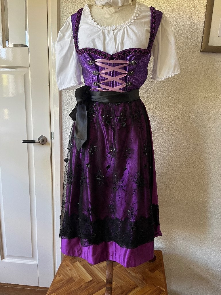 Chique donker paarse Dirndl van Pressl maat 44  nr 67, Maat 42/44 (L), Overige thema's, Kleding, Gedragen