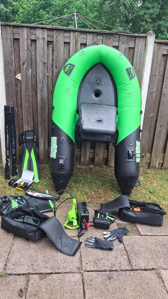Bellyboat madcat met floatplus meerval, Ophalen, Zo goed als nieuw, Kleding