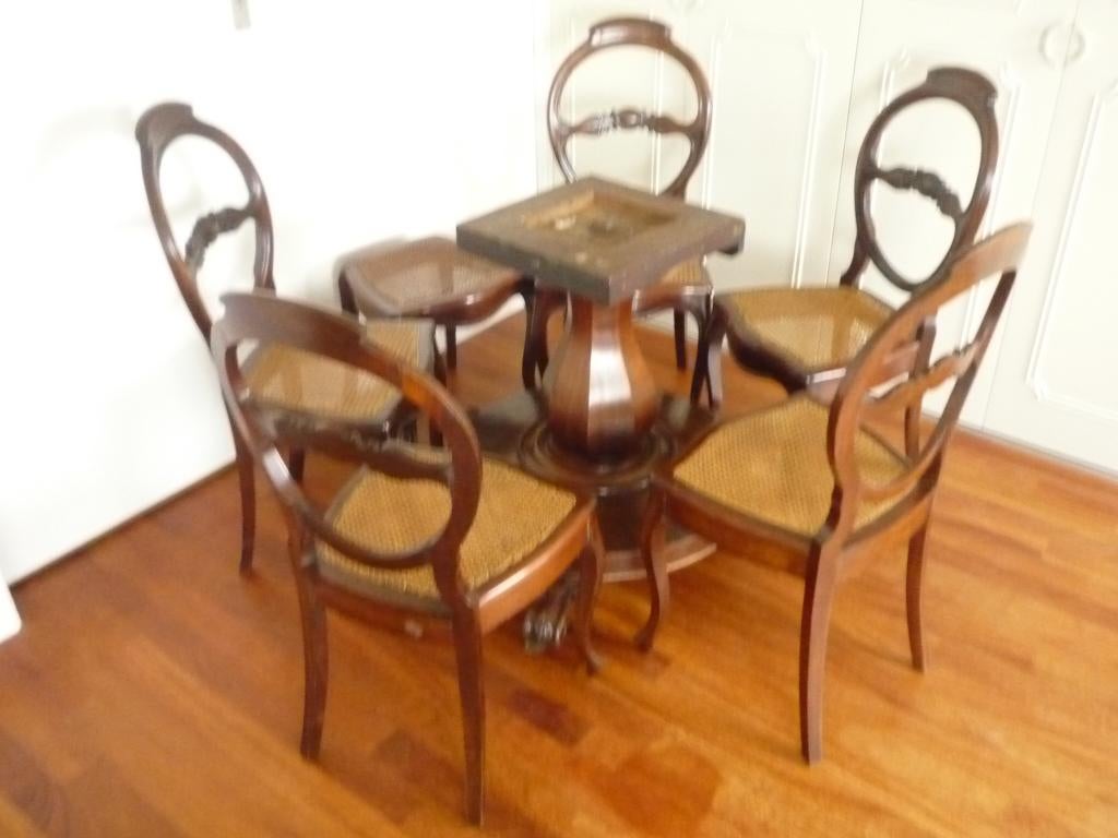 5  Biedermeier stoelen met een ronde Biedermeier tafel, Ophalen