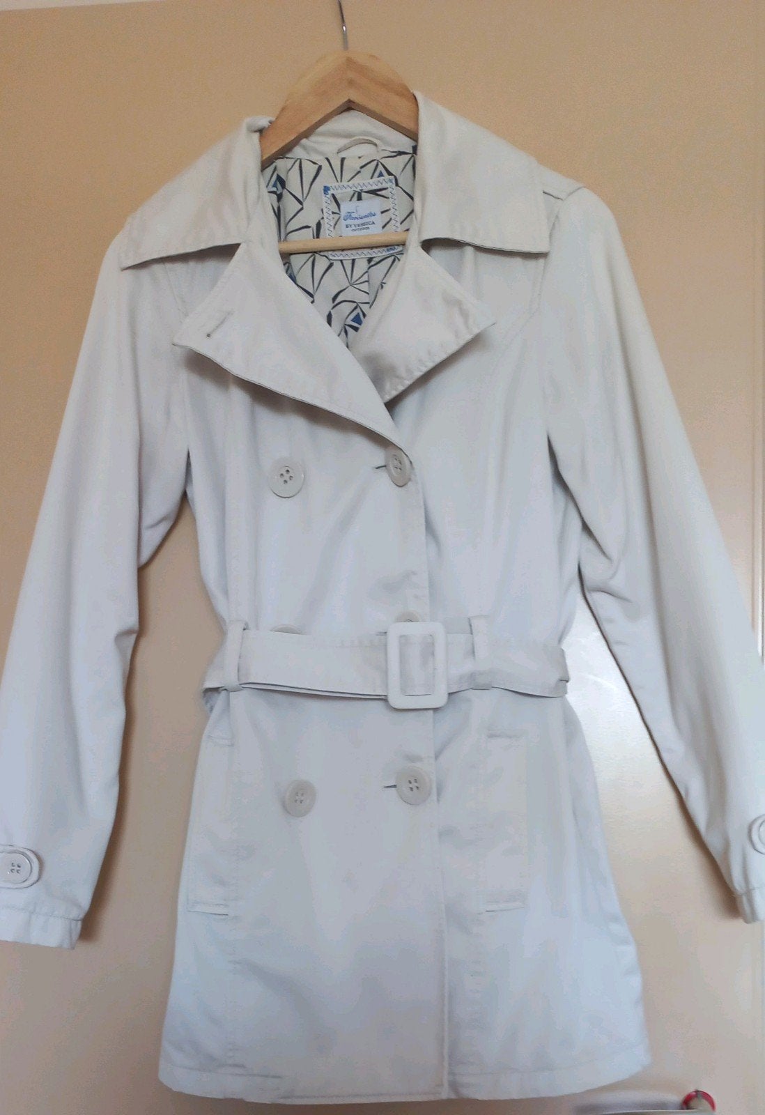 Beige Trenchcoat C&A – Maat 38 – Met Geometrische Voering, Maat 38/40 (M), Ophalen of Verzenden, Zo goed als nieuw, Yessica