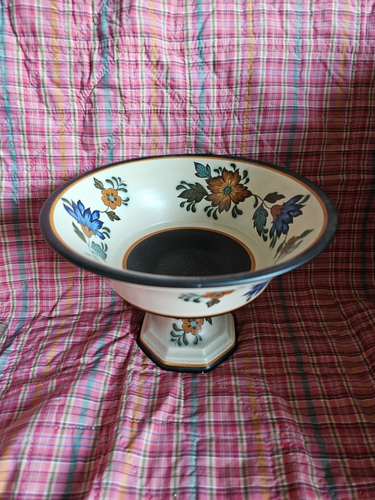 Flora Gouda Plateel schaal op voet handwerk nr. 851, Antiek en Kunst, Ophalen of Verzenden
