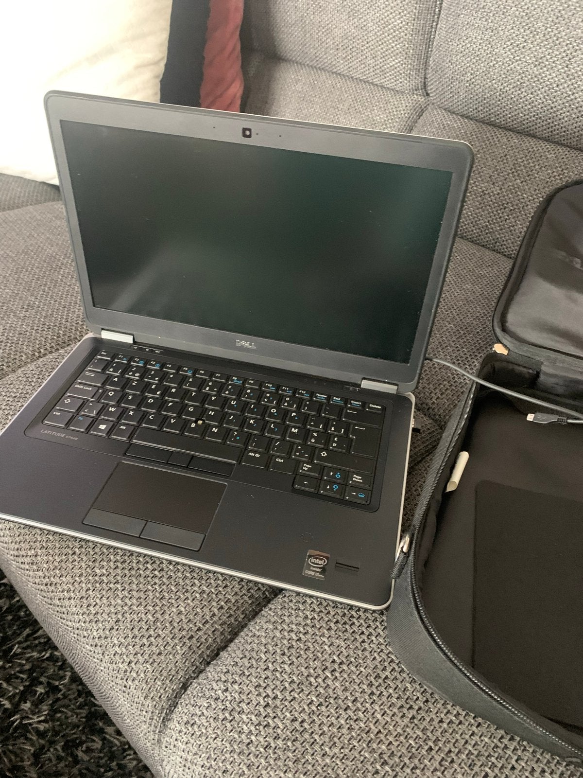 Foto 4 van Dell Latitude E7440 laptop, 2 Samsung telefoons, Nokia