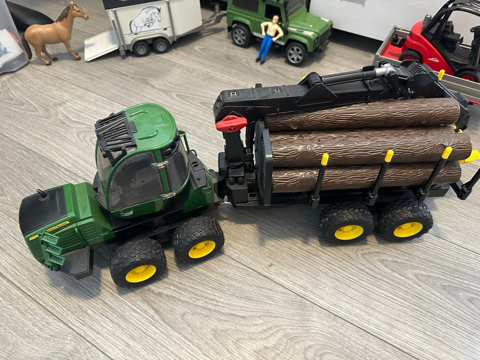 Bruder John Deere bosbouw tractor met aanhanger, Ophalen, Gebruikt