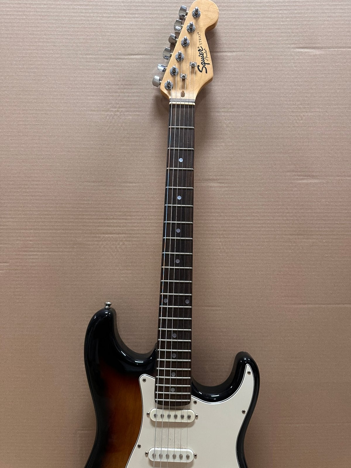Foto 3 van Fender Squier Stratocaster – speelt en werkt goed