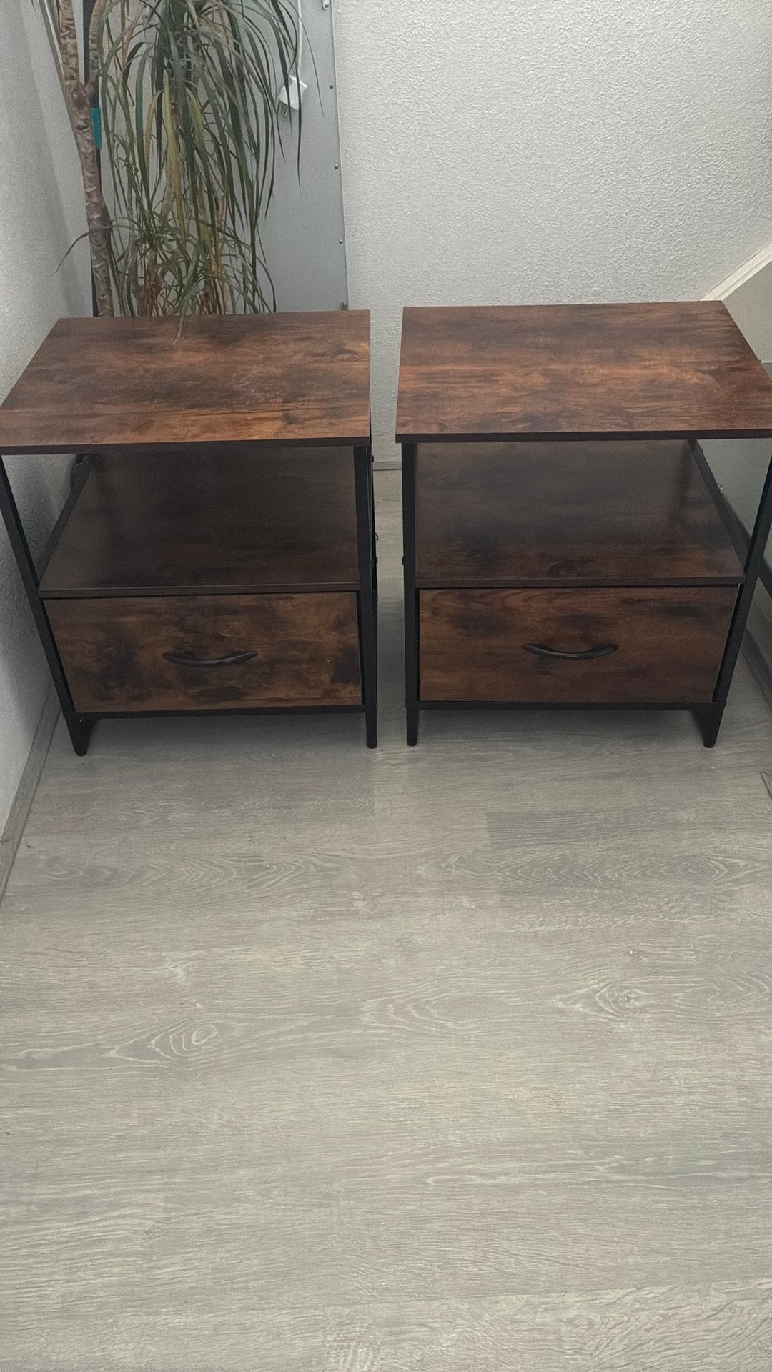 Te koop twee nieuwe nachtkastjes, Huis en Inrichting, Kasten | Ladekasten, Ophalen, Overige materialen, 1 of 2 laden, 50 tot 100 cm