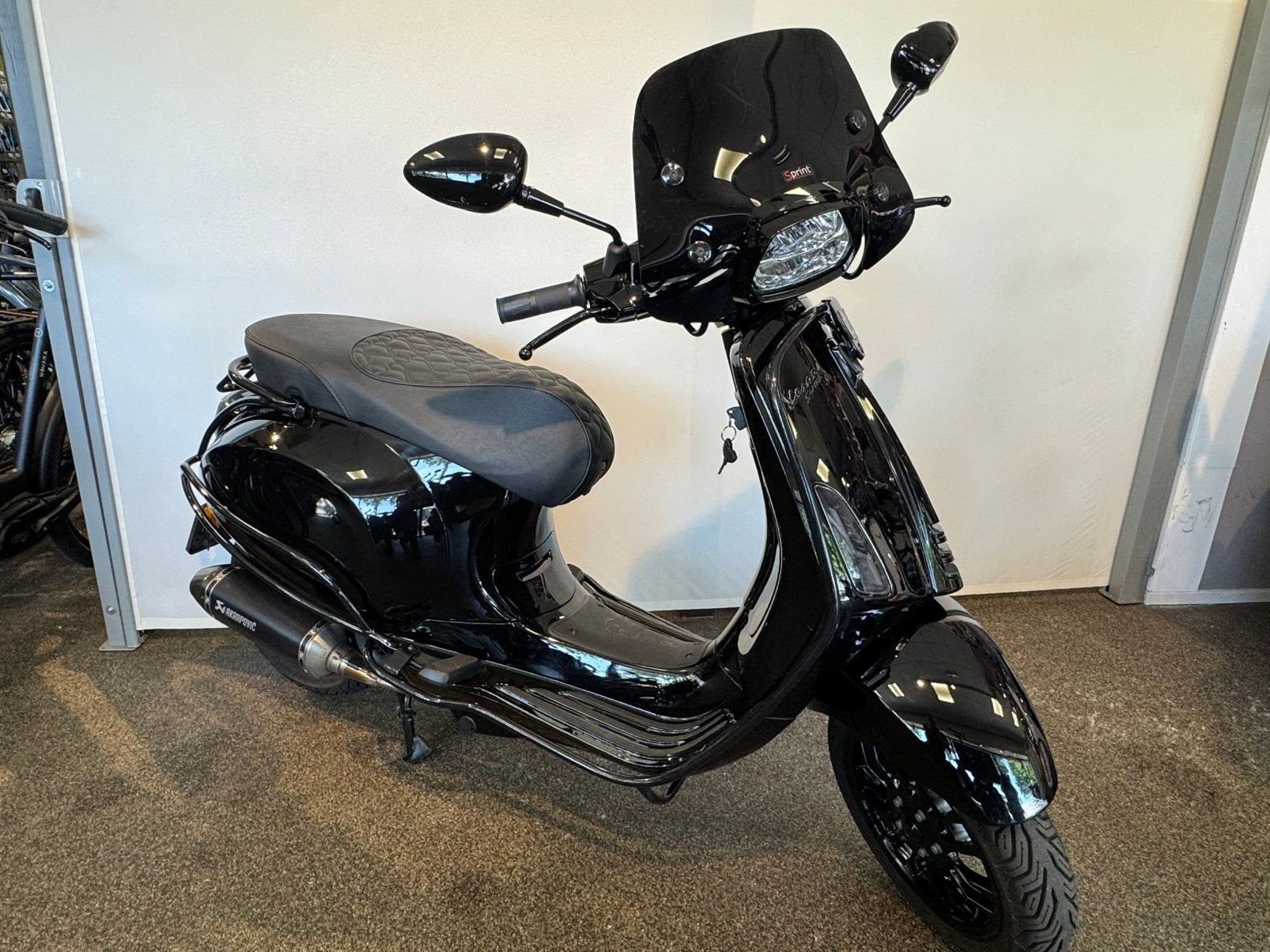 vespa sprint custom december 2024 in absolute nieuwstaat, Fietsen en Brommers, Scooters | Vespa, Ophalen, Overige modellen, Maximaal 45 km/u