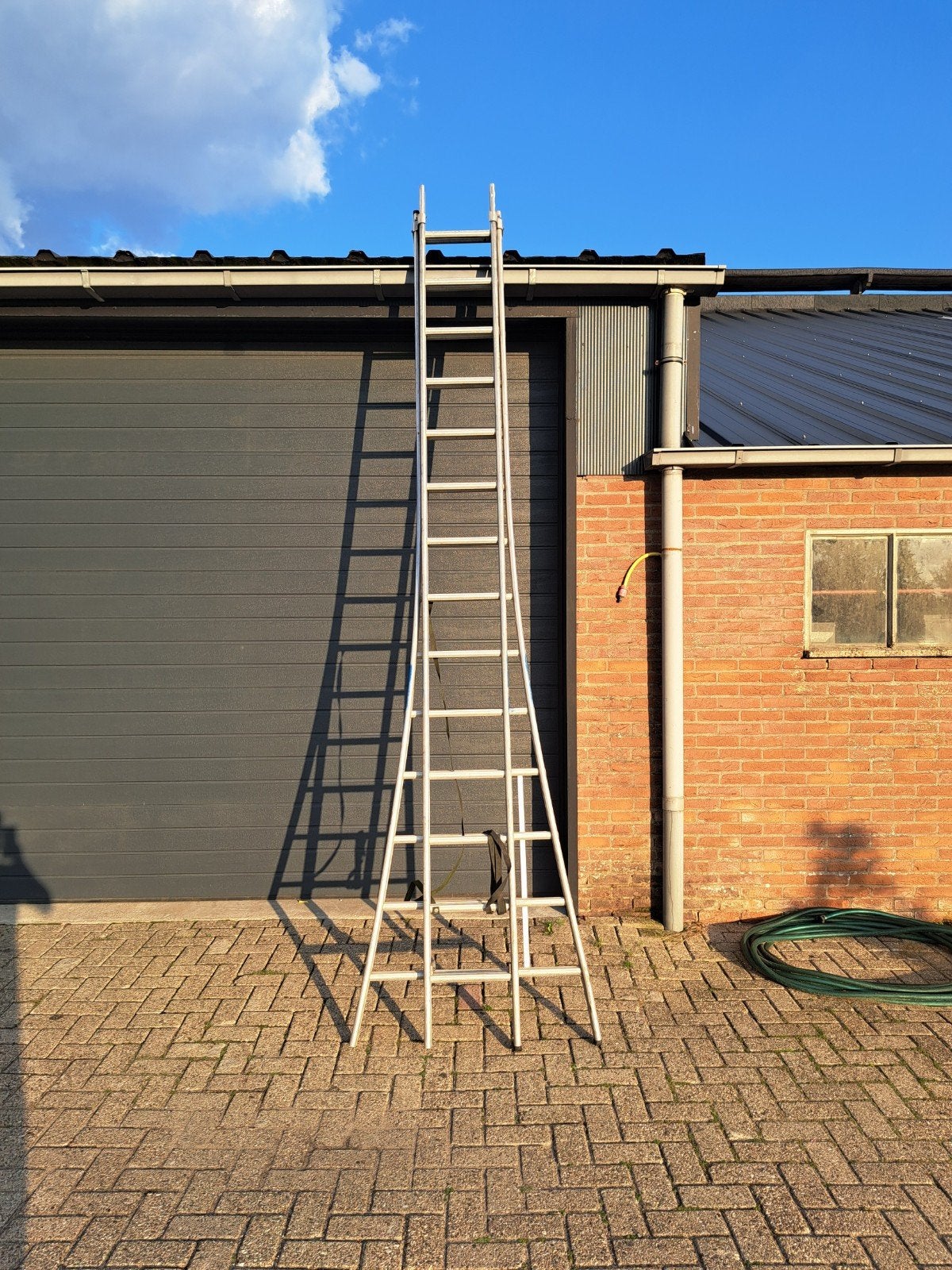 Degelijke 2-delige ladder 25 treden, Doe-het-zelf en Verbouw, Ophalen, Gebruikt, ., Ladder