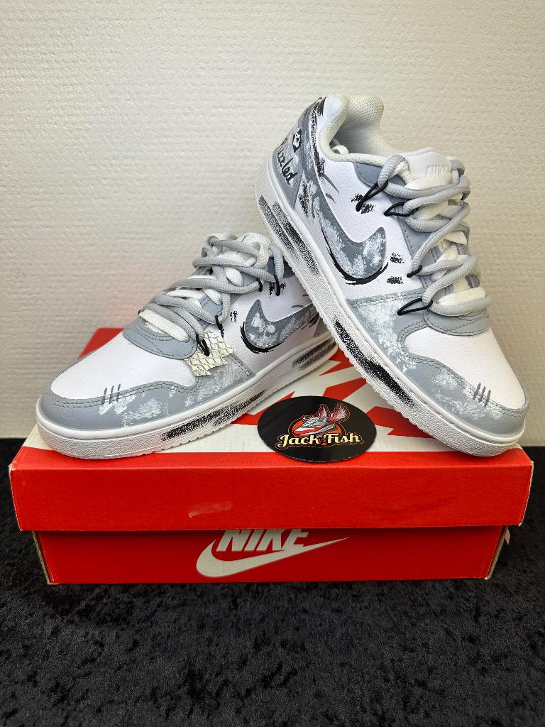 Nike Court Borough Low Hip Hop Graffiti - size 35,5, Overige kleuren, Nike, Nieuw, Ophalen of Verzenden
