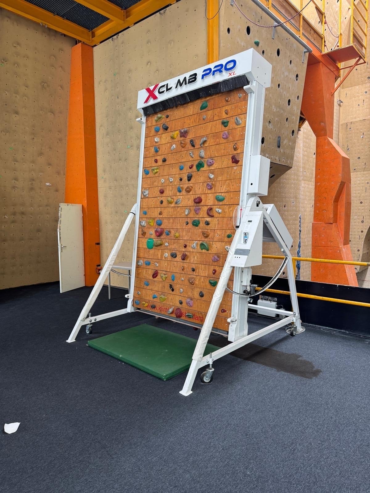 XCL MB PRO XL Klimmuur - Verstelbare Klimwand (Amsterdam), Sport en Fitness, Ophalen of Verzenden, Gebruikt, Klimsport-accessoire