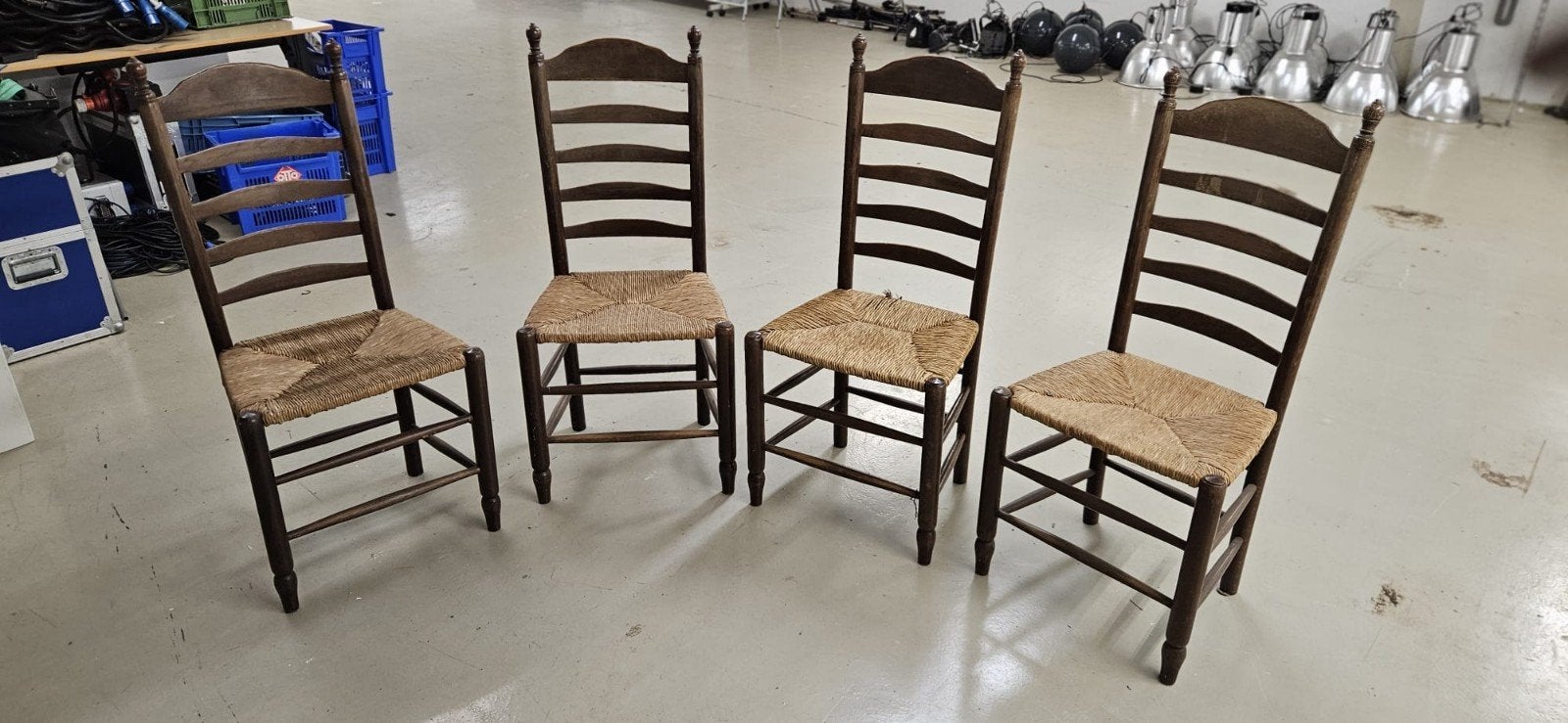 4 VINTAGE houten eetkamerstoelen met RIETEN zitting, Ophalen, Gebruikt, Bruin, Hout