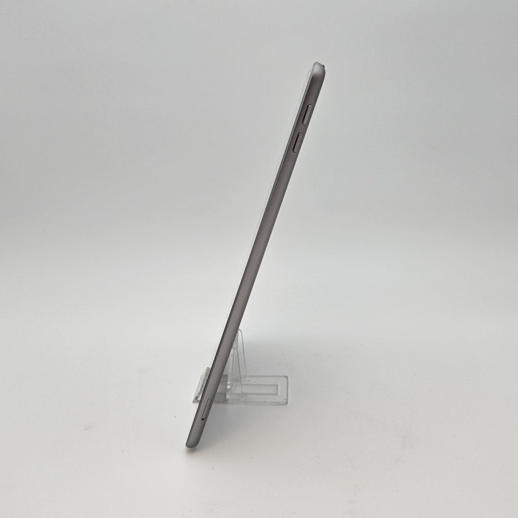iPad 2018 (6th Gen) 32GB Wifi Space Gray in Nette Staat, Computers en Software, Apple, Gebruikt, Support@apple.com, One Apple Park Way
Cupertino, CA 95014
United States