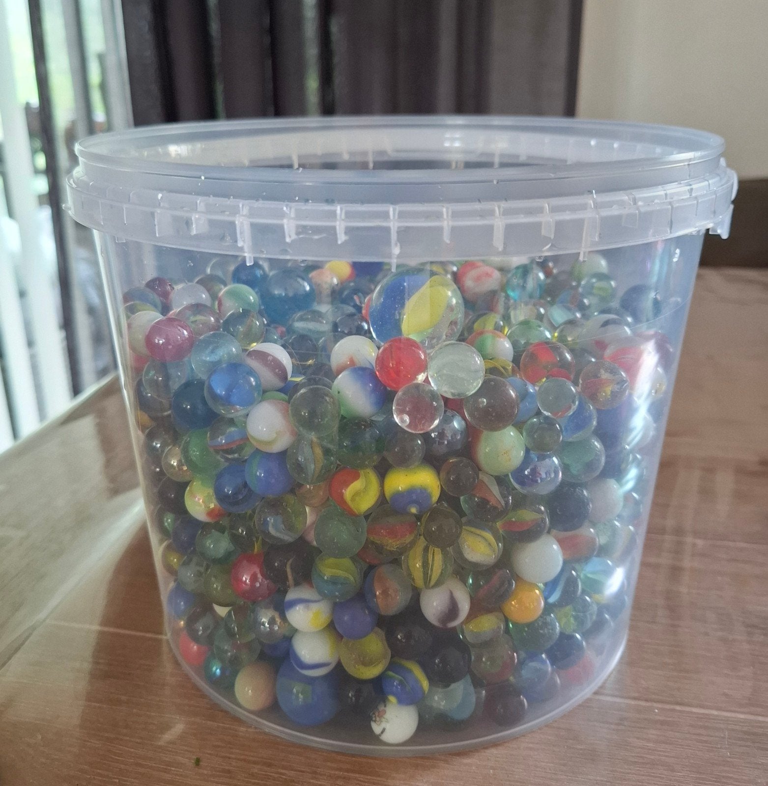 Emmer vol met diverse knikkers, Ophalen, Gebruikt, Jongen of Meisje