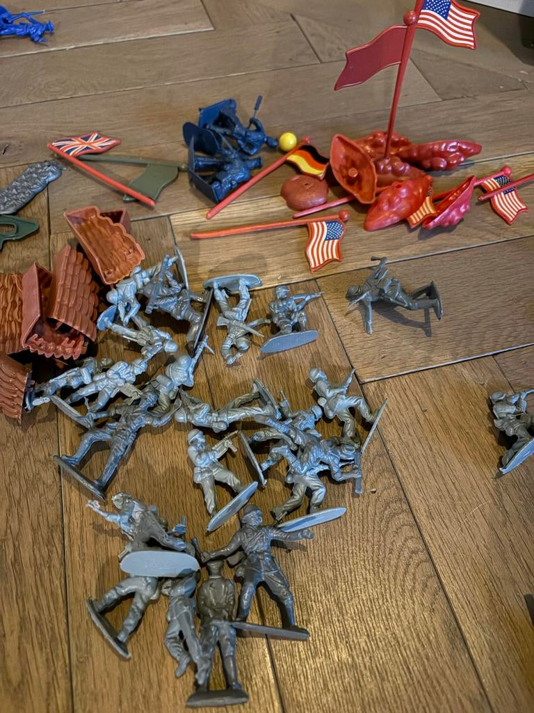 Grote verzameling speelgoedsoldaatjes en legervoertuigen, Ophalen of Verzenden, Gebruikt