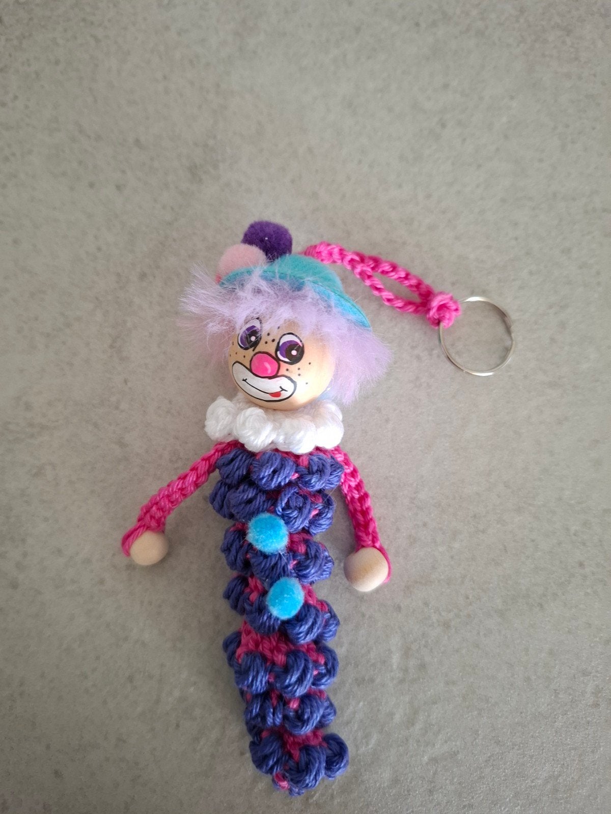 Unieke Handgemaakte Gelukspoppetje Sleutelhanger Clowntje, Ophalen of Verzenden, Nieuw, Knuffel of Figuurtje