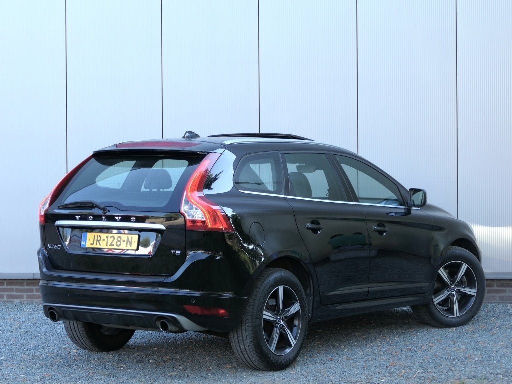 Volvo XC60 T5 FWD Polar+ Panoramadak / Xenon / Standkachel /, Auto's, Volvo, Automaat, 15 km/l, Gebruikt, 4 cilinders