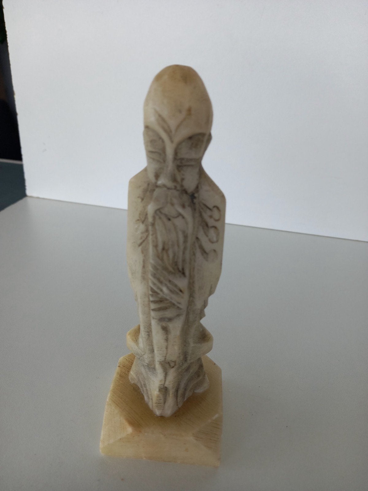 Beeld chinese man van albast, Antiek en Kunst, Ophalen of Verzenden, 20 - 50 cm, Overige materialen, Beeld