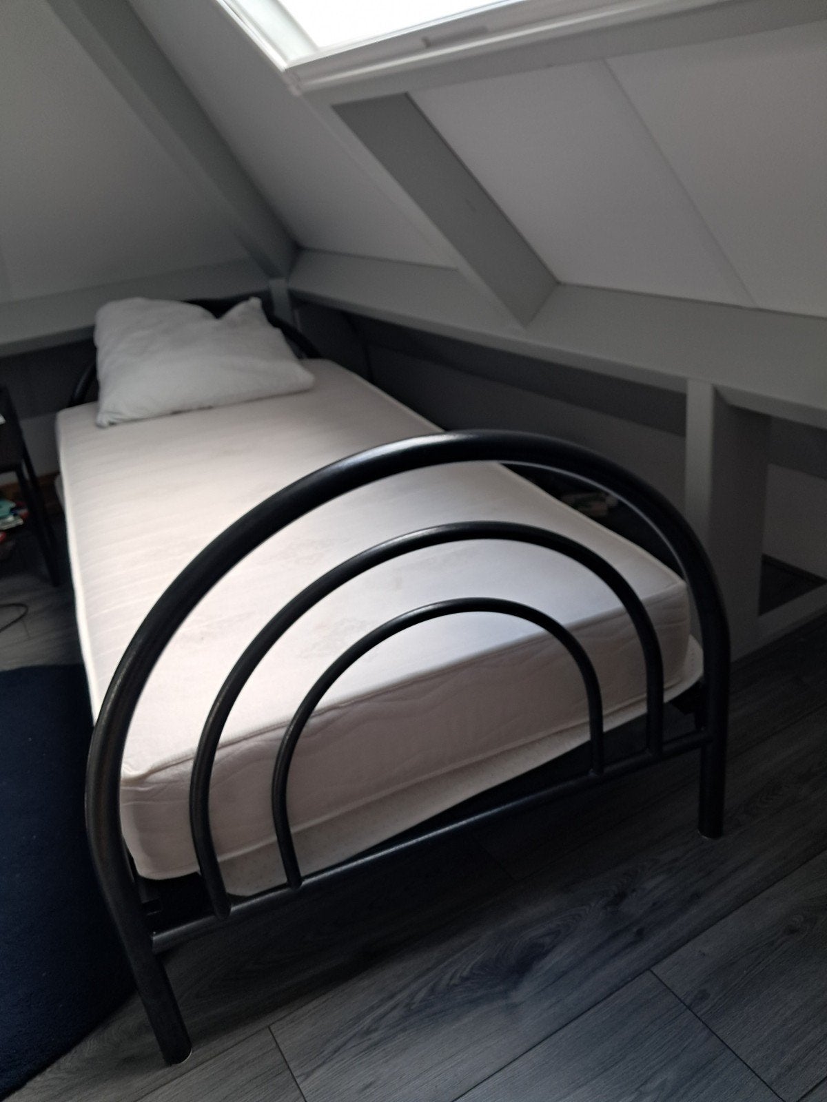 Eenpersoonsbed 90x200 cm met lattenbodem en matras, Ophalen, Gebruikt, 90 cm, Eenpersoons