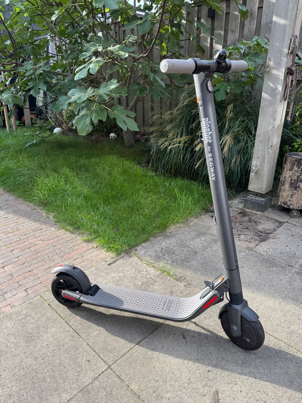 Ninebot KickScooter ES-2 serie Segway E-step, Fietsen en Brommers, Ophalen, Gebruikt, Elektrische step (E-scooter)
