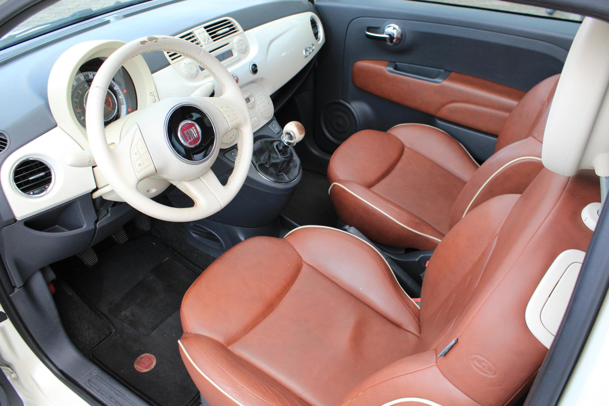 Fiat 500 1.2 Lounge Pano | Bruin Leder | Clima | Parelmoer W, Auto's, Voorwielaandrijving, Euro 5, Gebruikt, 1242 cc