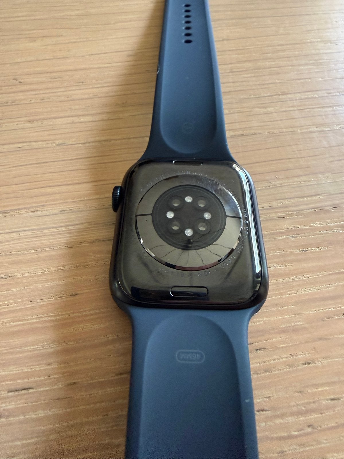 Foto 5 van Apple Watch Series 8 Midnight Aluminium 45mm + Milanese Band