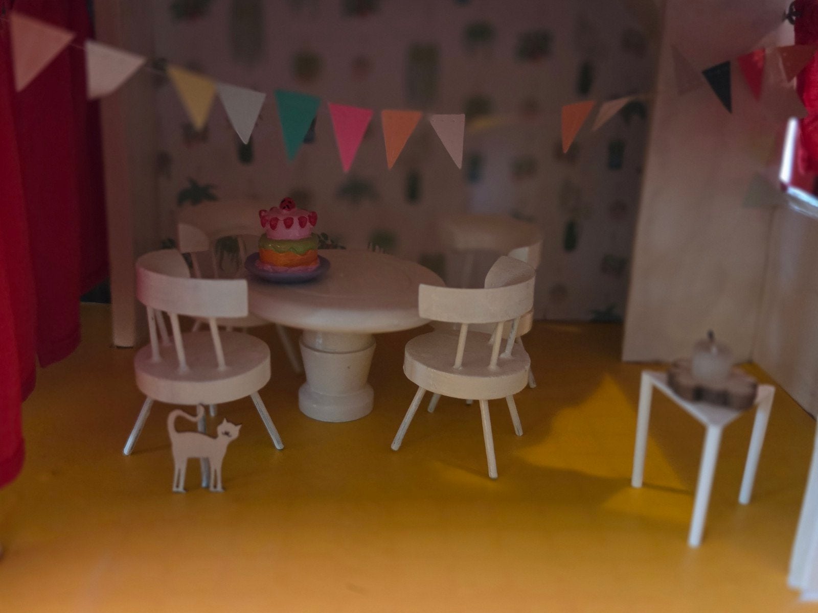 poppenhuis opgeknapt met echt balkon, Ophalen, Gebruikt, Poppenhuis